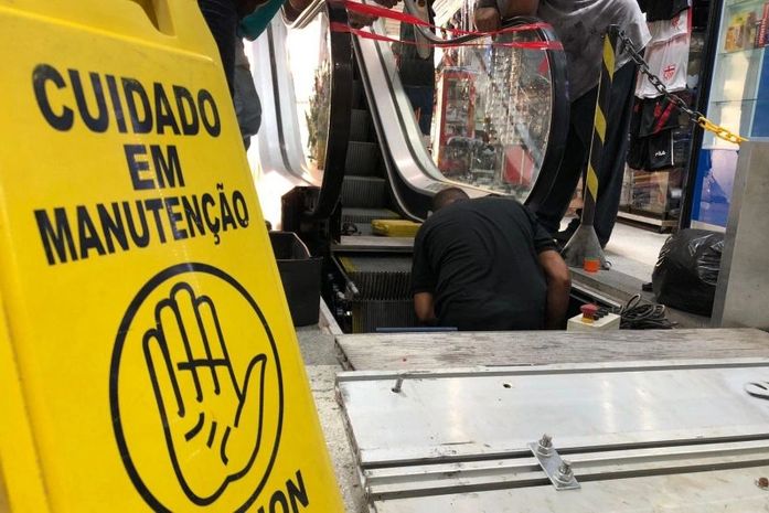 Conserto da escada rolante teve início nesta sexta-feira (15)