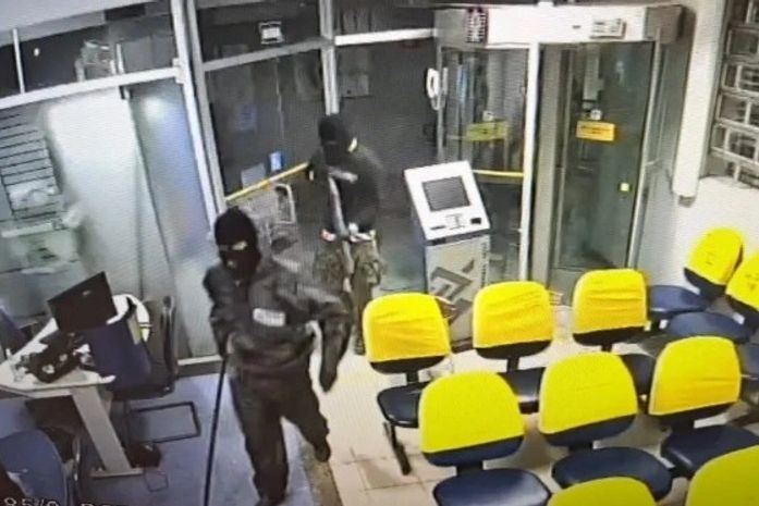 Alagoanos são presos suspeitos de explodir caixa de banco em MG; munições e explosivos foram apreendidos