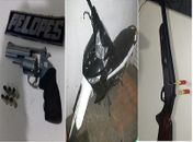 Durante rondas, polícia apreende espingarda, revólver e moto roubada