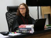 Júri da madrasta acusada de jogar enteado do 4º andar: ‘vamos pedir aumento de pena’, diz promotora