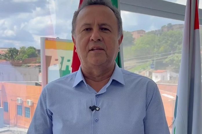 Prefeito alagoano é homenageado por Sindicato dos servidores de uma cidade pernambucana