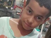 Mataram Guilherme de 8 anos, com um tiro no peito.