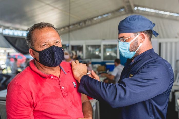 Covid: Maceió aplica 1ª e 2ª doses de vacinas em adultos e 3ª dose em idosos nesta quinta; imunização de adolescentes está suspensa