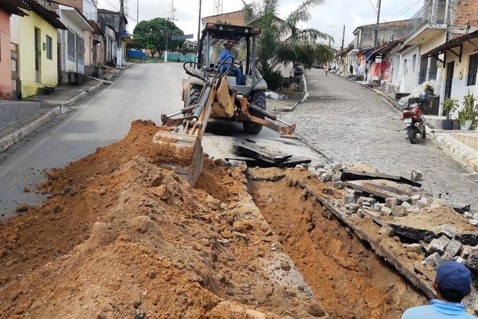 Prefeitura de São Miguel dos Campos realiza troca de tubulação do sistema de água