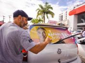 Rafael Brito promove adesivaço e é recebido por apoiadores em Viçosa neste sábado (03)