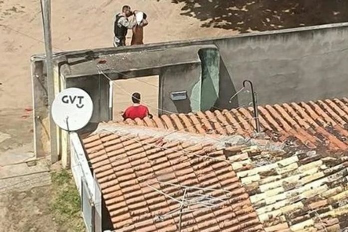 Jovem é preso após fugir da polícia e acusar militares de tentar incriminá-lo