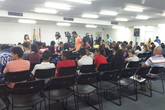 Estudantes aguardavam solenidade