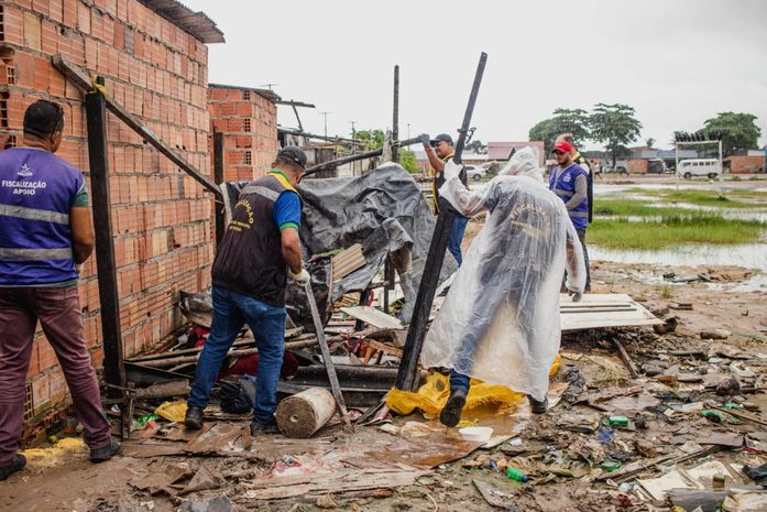 Convívio Social remove estrutura utilizada para tráfico de drogas