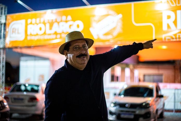 Prefeito Gilberto Gonçalves anuncia vacinação de pessoas acima de 55 anos