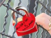 Rodrigo Cunha e Millane Hora lançam “Ponte do Amor” em Maceió com tradição de cadeados para casais