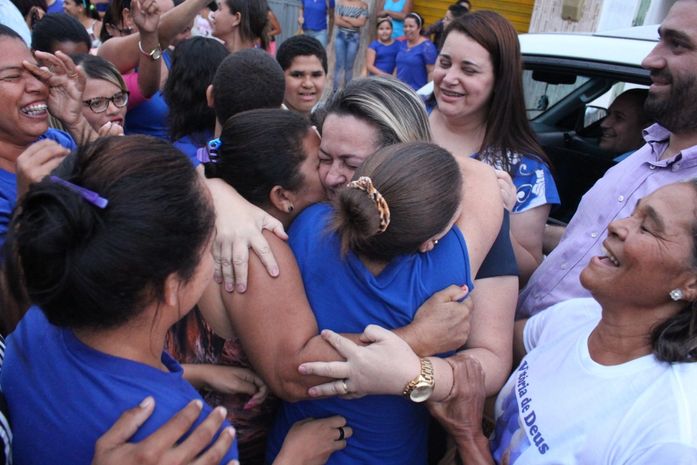 População camaragibense foi às ruas em solidariedade à prefeita Vânia Câmara ou do Passo (PSD)