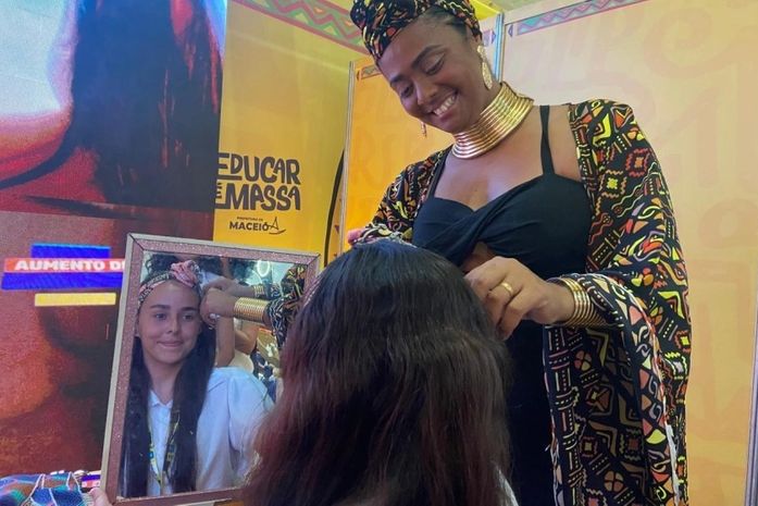 Amarração de turbantes encanta público no estande da Semed