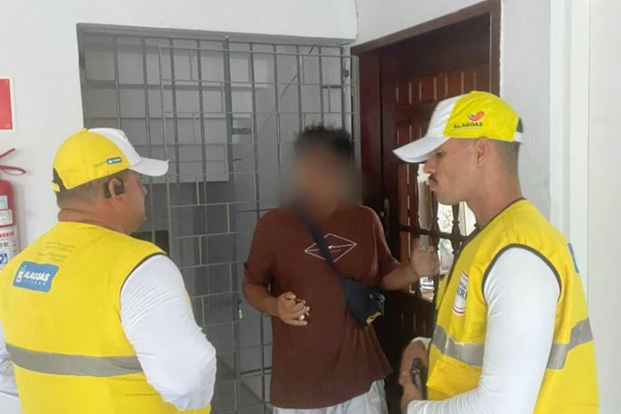 “Droga delivery”: entregador suspeita de encomenda e homem é preso por tráfico, na Jatiúca