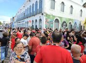 Vídeo: Manifestantes protestam em frente a Câmara Municipal contra o "PL do Aborto"
