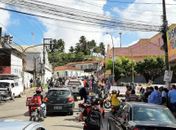 Moradores do Bebedouro fecham cruzamento e pedem soluções aos problemas gerados pela mineração na região