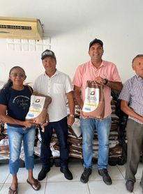 Prefeitura de Santana do Mundaú beneficia produtores com entrega de sementes