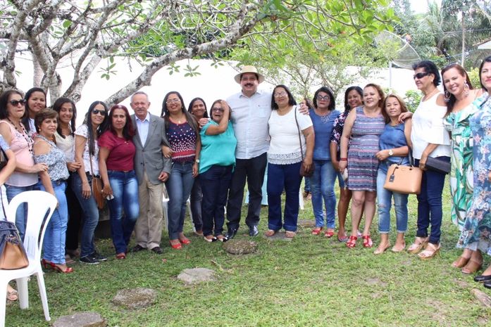 Prefeito Gilberto Gonçalves presta homenagem aos professores com uma tarde de lazer para a categoria