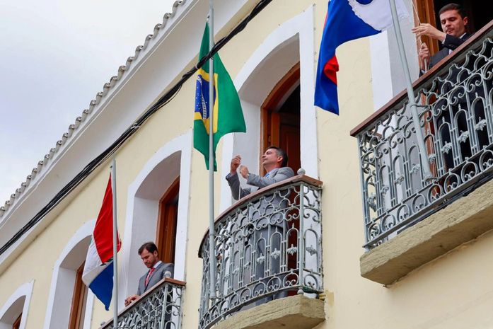 Governador celebra Proclamação da República e assina convênio para construção de unidades habitacionais