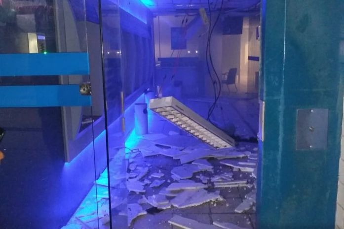 Quadrilha explode duas agências bancárias e joga grampos em rodovia para dificultar perseguição