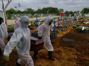 Avanço da Covid-19 no Brasil alarma o mundo inteiro, dizem cientistas a NYT e Guardian