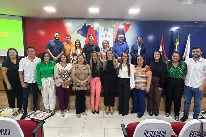 Piaçabuçu firma parceria com CIEB para adoção de tecnologia na educação