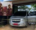 Duplo homicídio: irmãos são mortos a tiros dentro de carro, em frente à residência