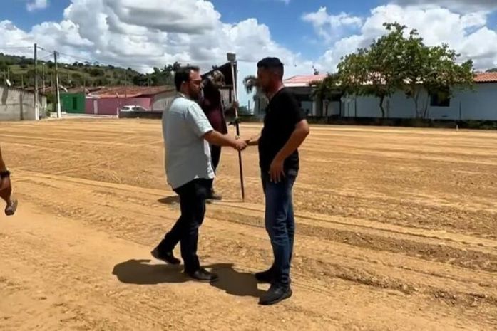 Quebrangulo/AL finaliza compactação e terraplanagem de terreno para construção de creche bancada pelo Estado