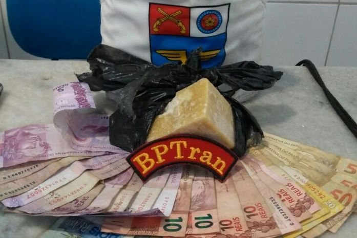 Agentes do BPTran prendem homem por tráfico de drogas