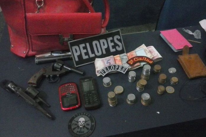 Polícia prende suspeitos de assalto a transporte alternativo