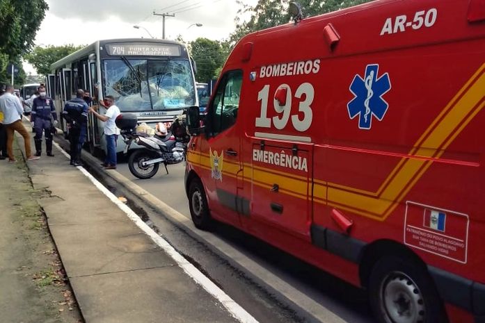 Colisão entre dois ônibus deixou feridos em Maceió