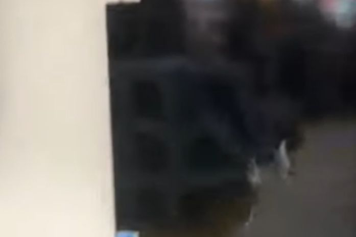 Em surto, homem usa picareta e quebra 15 TVs de loja em Arapiraca; veja vídeo