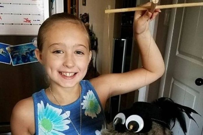 Com apenas oitos anos, menina foi diagnosticada com um raro câncer de mama.