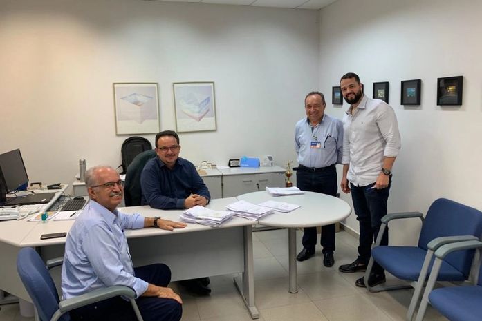 Teófilo se reúne com a caixa para pavimentação de mais de 120 ruas de Arapiraca