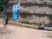 Carro é totalmente destruído por incêndio no Vale do Reginaldo, em Maceió; assista ao vídeo 