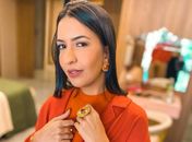 Jornalista revela que já recebeu críticas por ficar com o filho no colo; conheça a história de Lis Nunes