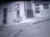 Homem furta gaiola e material de limpeza que seria usado na manutenção de praça em Maceió 