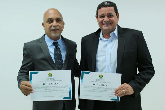 Diplomados Nailton Alves o vice, junto com Márcio Lima o prefeito reeleito que agora fará um governo de quatro ano