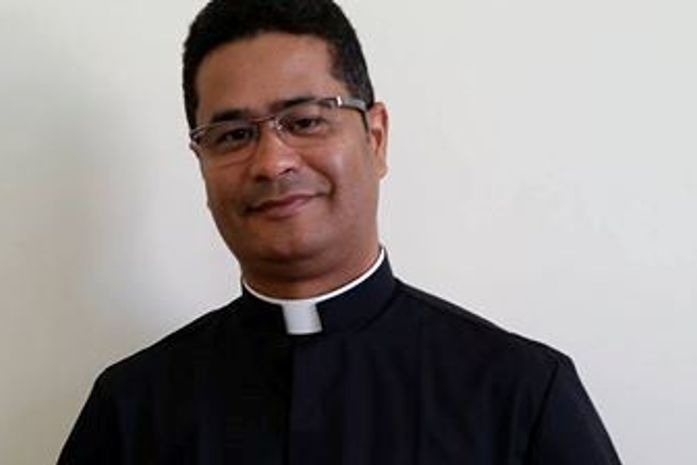 Padre lança livro com história de São Luís do Quitunde