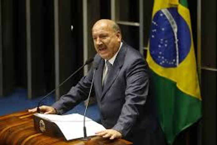 Senador Luiz Henrique faleceu de enfarte.