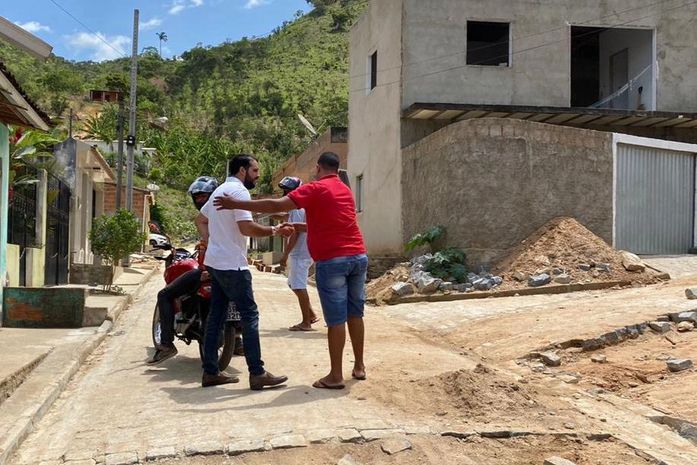 Prefeito e Secretário de Infraestrutura vistoriam pavimentação de ruas em Santana do Mundaú