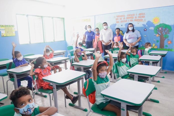 Júlio Cezar entrega obras de melhorias na creche da comunidade de Tabacaria