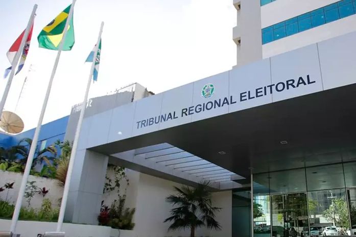 Justiça condena prefeito por propaganda antecipada com adesivaço e distribuição de máscaras