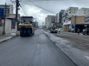 Avenida João Davino começa a receber novo asfalto para melhorar tráfego na Mangabeiras