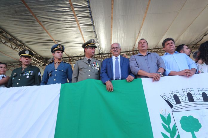 Desfile dos 95 anos da Emancipação de Arapiraca emocionou e levou multidão para o Bosque