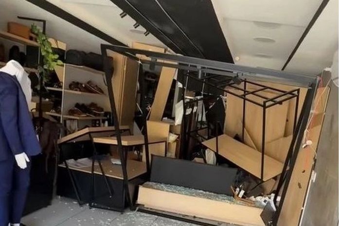 Carro invade loja de roupas e causa prejuízo em estabelecimento no bairro Mangabeiras, em Maceió