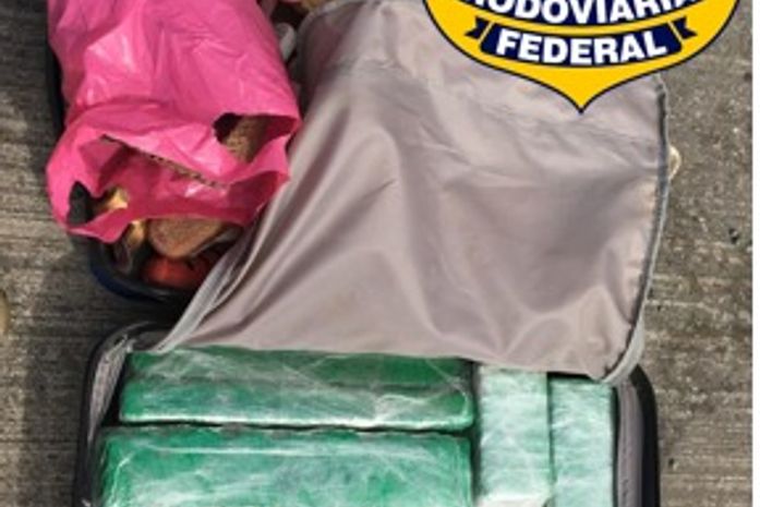 PRF prende três e apreende 10 kg de maconha com mulher em Alagoas 