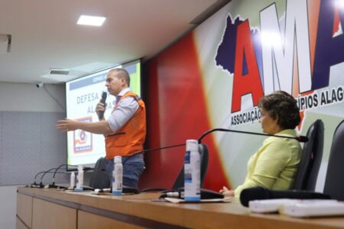AMA e Defesa Civil treinam coordenadores municipais para prevenção na quadra chuvosa