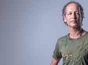 Cantor lança álbum novo no dia do seu aniversário.