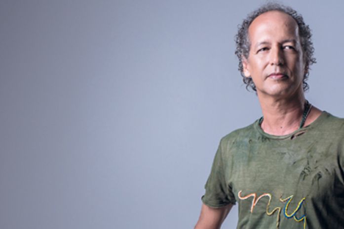 Cantor lança álbum novo no dia do seu aniversário.