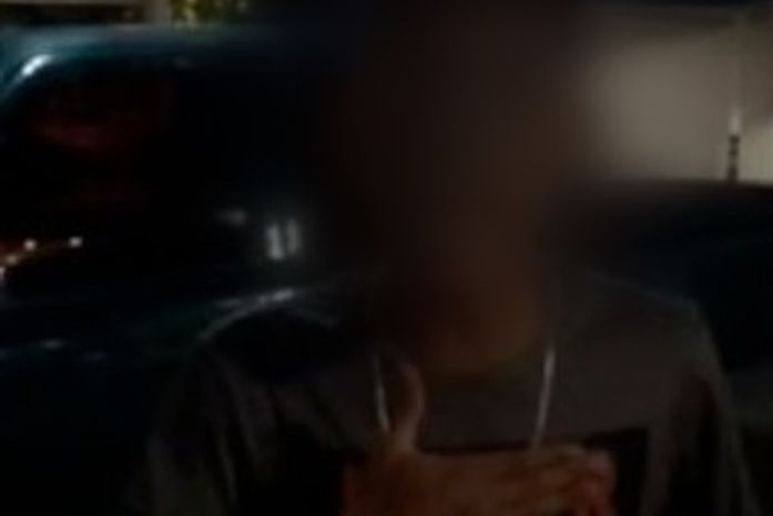 Em vídeo divulgado nas redes sociais, o adolescente relatou o fato e afirmou ter sido vítima de racismo.